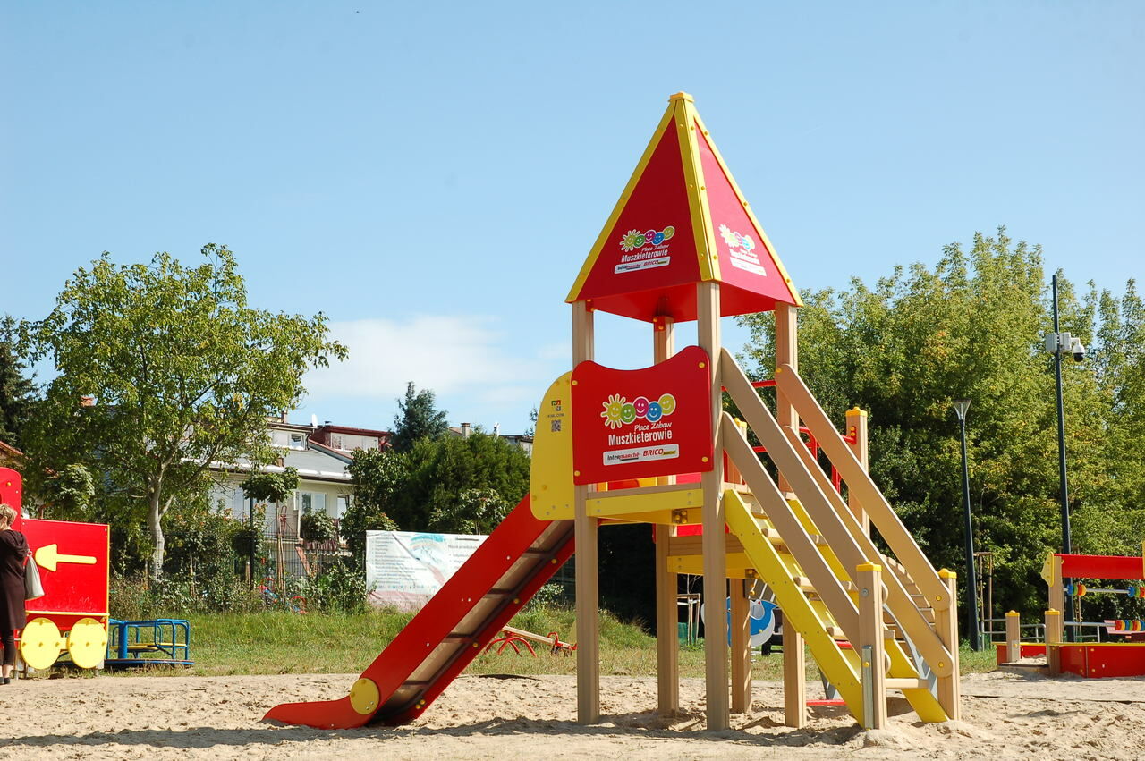Plac zabaw dla dzieci Rawa Mazowiecka Muszkieterowie