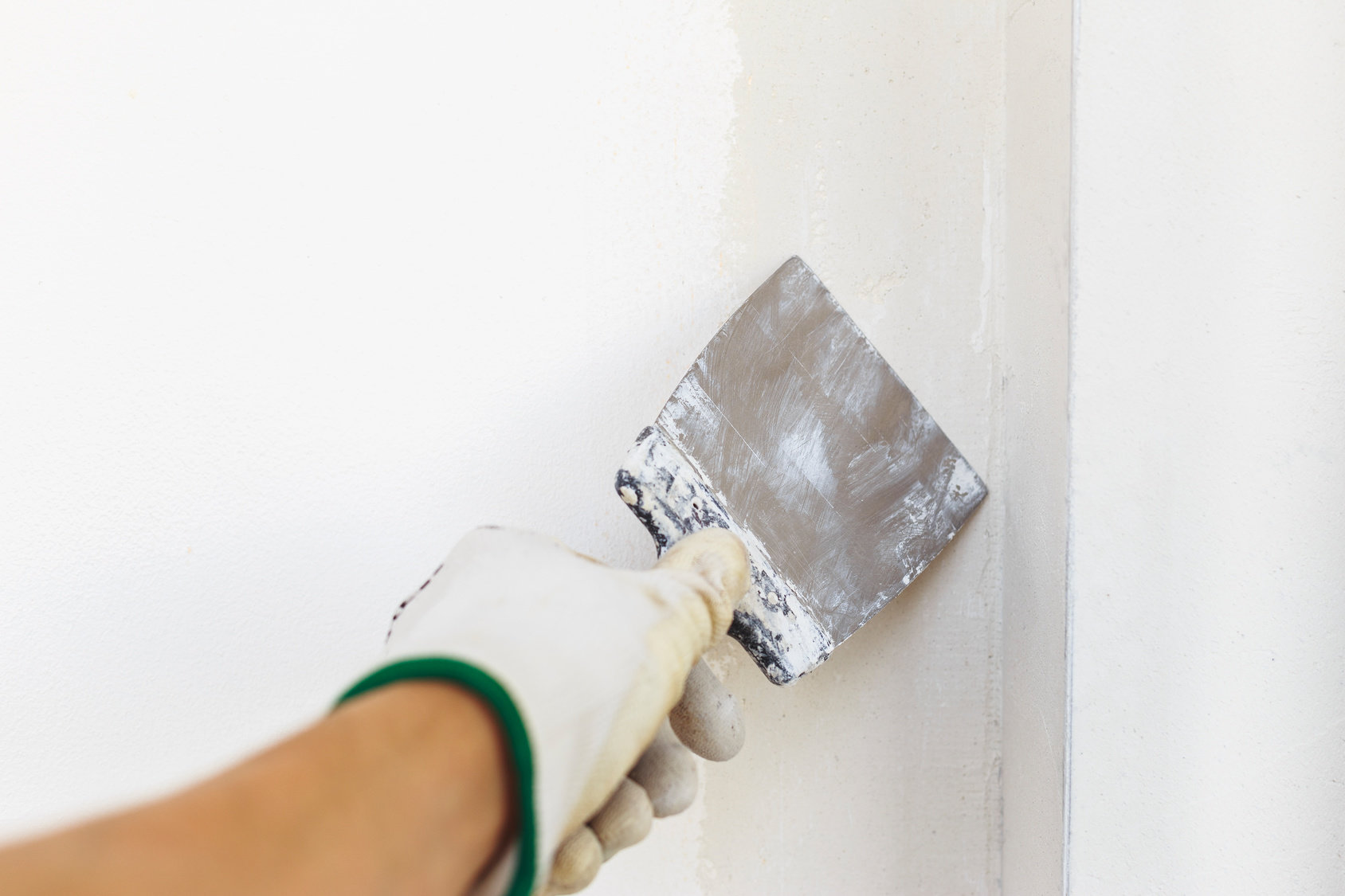 Naprawa ścian przed malowaniem