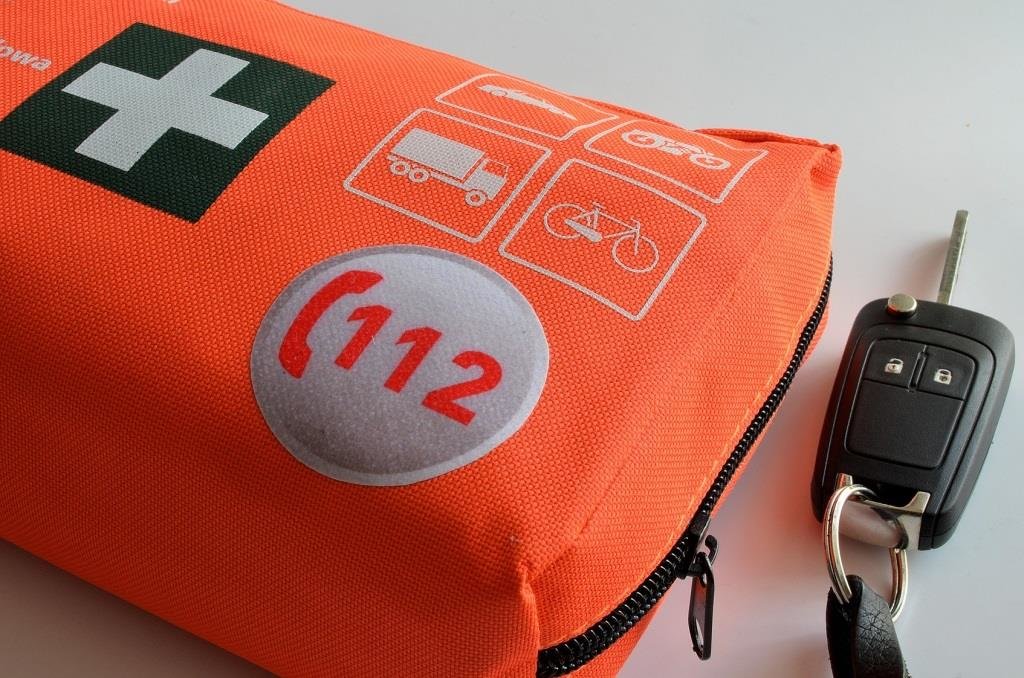 Apteczka pierwszej pomocy to niezbędne wyposażenie samochodu na krótkie i długie wyjazdy