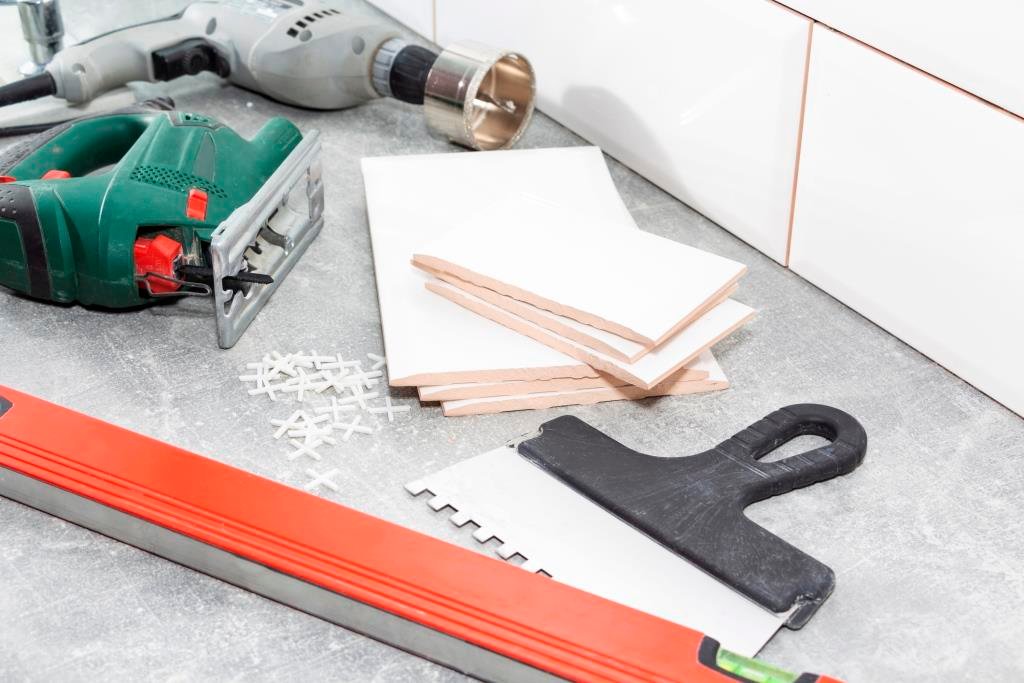 Narzędzia niezbędne do przeprowadzenia remontu łazienki