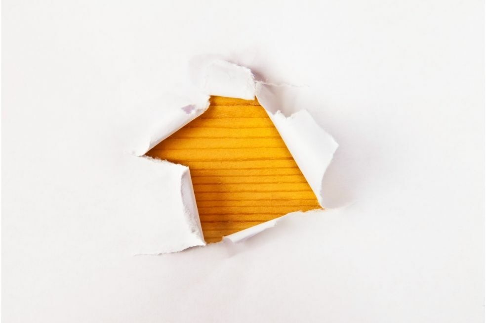 Jak załatać dziurę w ścianie i suficie?