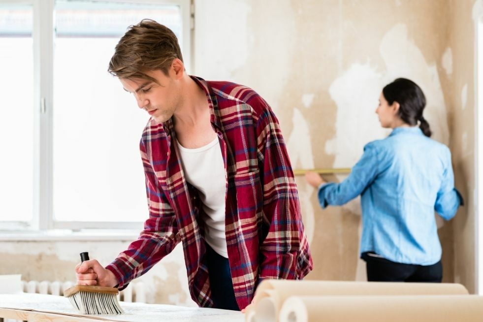 Jak kłaść tapetę? Tapetowanie krok po kroku!