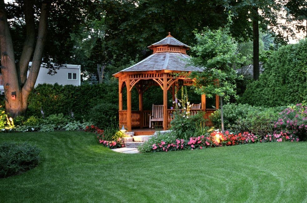 Jak przygotować podłoże pod altanę ogrodową i domek drewniany?