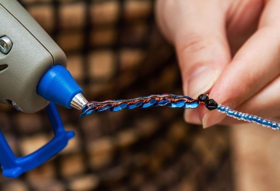 zastosowanie kleju na gorąco