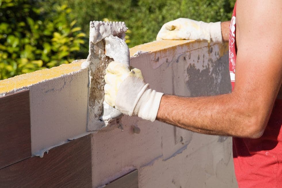 jaki klej do płytek na balkon