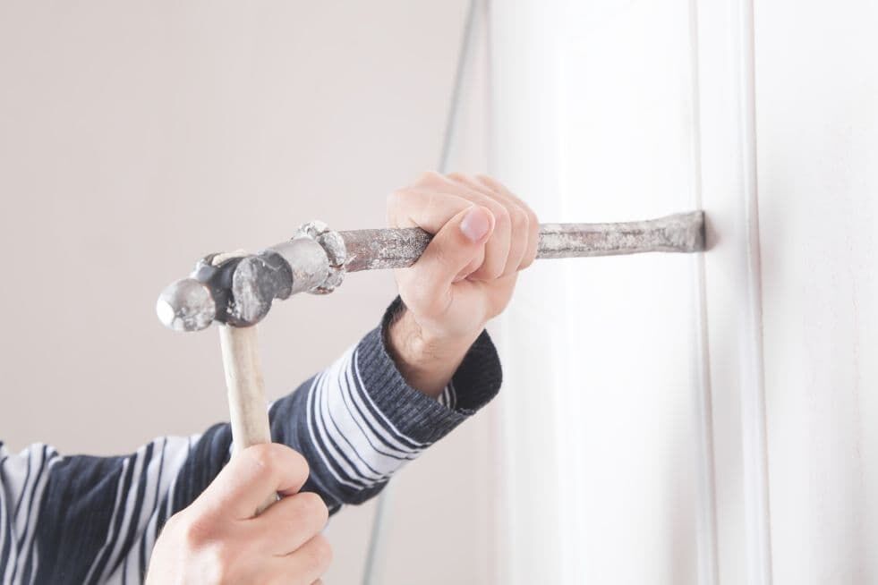 Jak skuć tynk ze ścian?