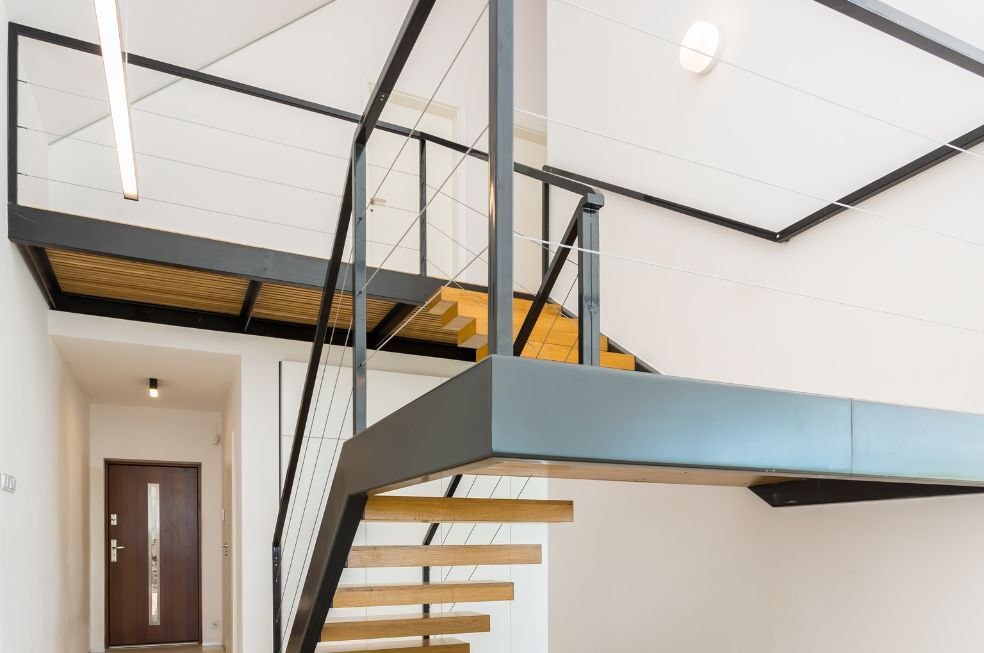 nowoczesne schody drewniano metalowe