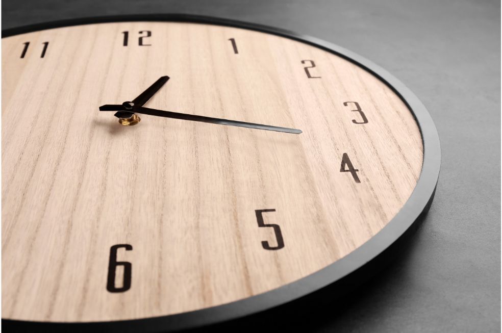 Zegar ścienny z drewna
