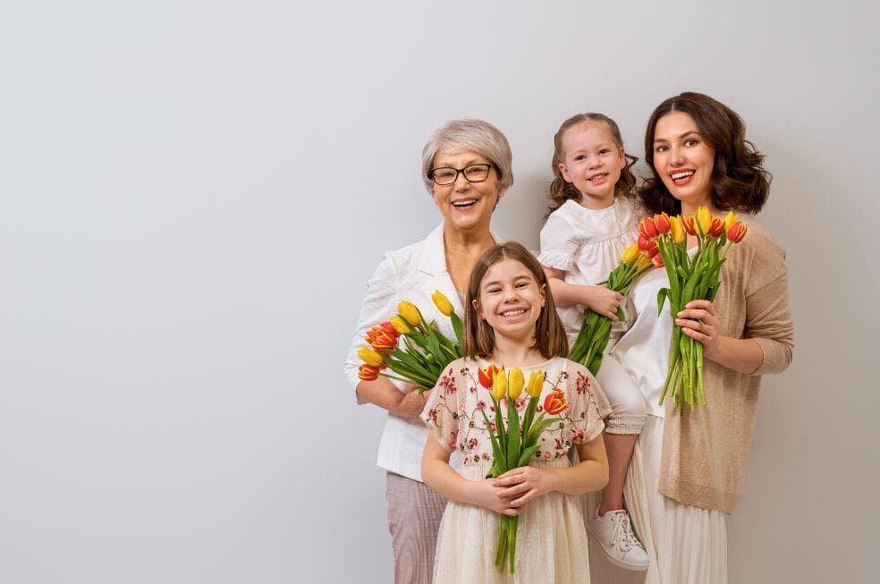 kobiety z różnych pokoleń z tulipanami