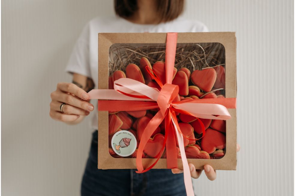 pudełko z ciastkami w kształcie serc