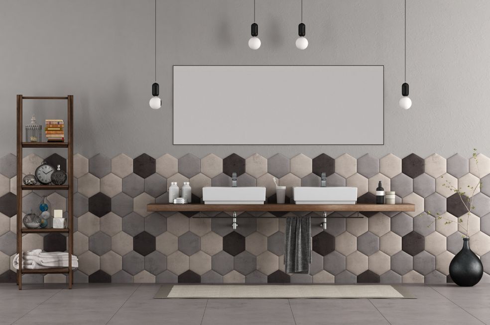 płytki heksagonalne w szarym odcieniu na ścianie w łazience