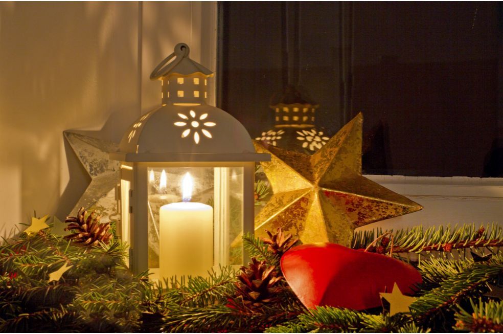 kompozycja świąteczna na parapet przy oknie