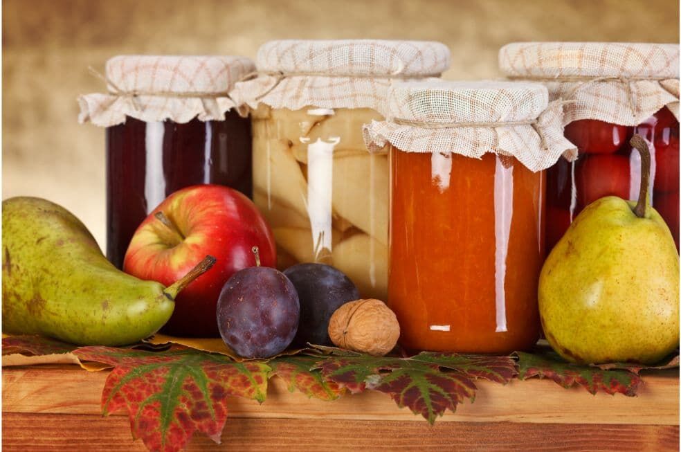 domowe przetwory w słoikach na zimę
