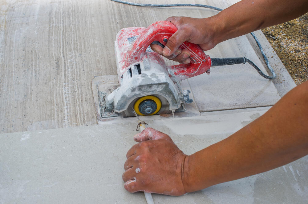 czym ciąć płytki?